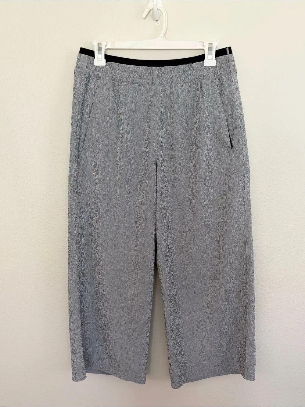 Athleta Echo Wide Leg Crop Pant Gray Silver Travel Lounge Women’s Size 8 Zipper